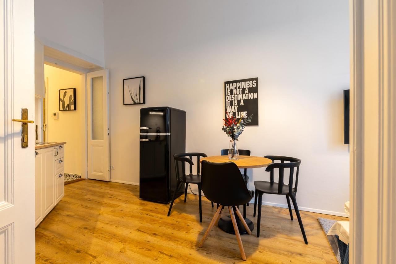 Charming 1 Bedroom Apartment In The City Center Of Prag Exteriör bild