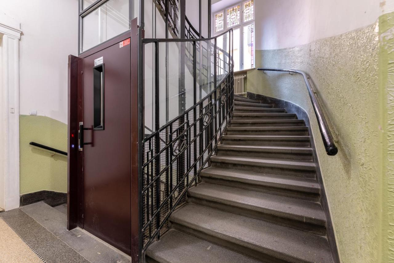Charming 1 Bedroom Apartment In The City Center Of Prag Exteriör bild